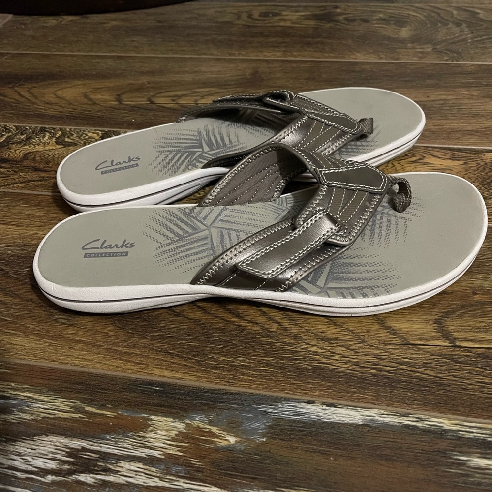 Like New Clarks Cloudstepper Sandal Size 10 - Picture 2 of 12